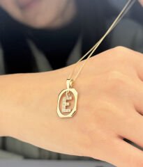 Baş Harfli Minimal Kolye – 925 Ayar Gümüş, Zarif ve Kişiselleştirilmiş Kadın Kolyesi