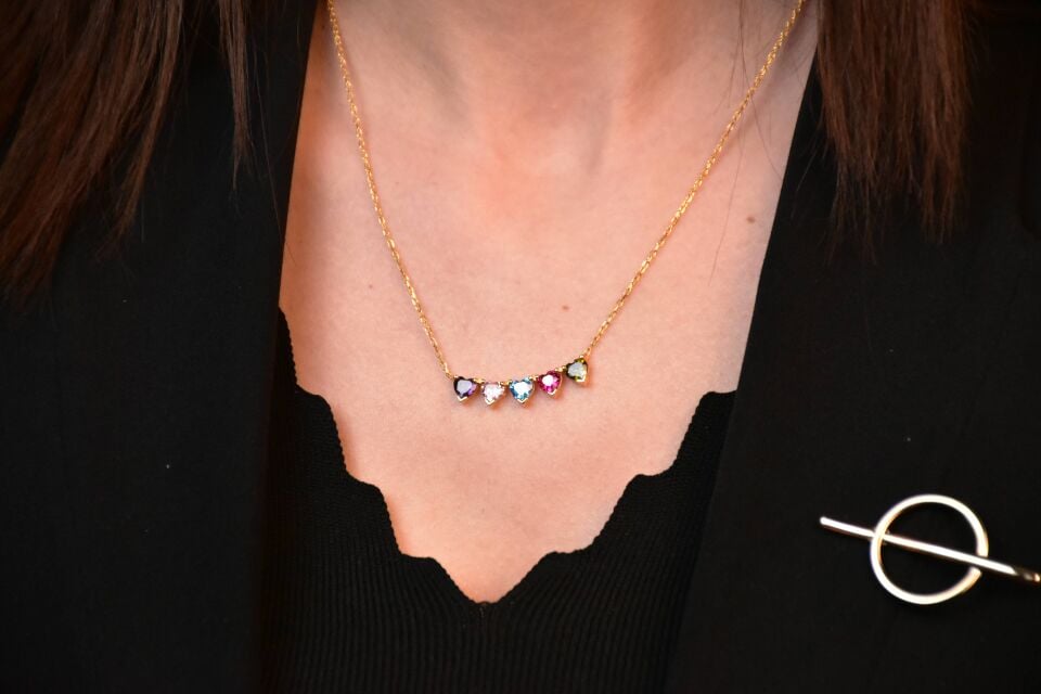 Renkli Kalp Taşlı Kolye | Altın Zincirli Zarif Tasarım | Kadınlara Özel Hediye, Günlük ve Şık Takı