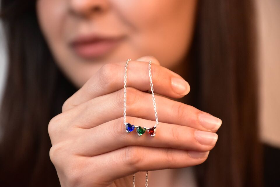 Renkli Kalp Taşlı Kolye | Altın Zincirli Zarif Tasarım | Kadınlara Özel Hediye, Günlük ve Şık Takı