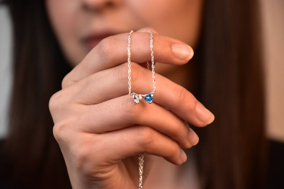 Renkli Kalp Taşlı Kolye | Altın Zincirli Zarif Tasarım | Kadınlara Özel Hediye, Günlük ve Şık Takı