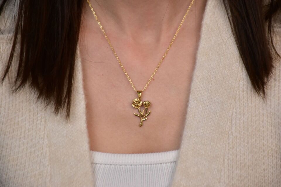 Doğum Çiçekli Kolye – Doğanın Zarafetini Boynunuzda Taşıyın Rose Altın 