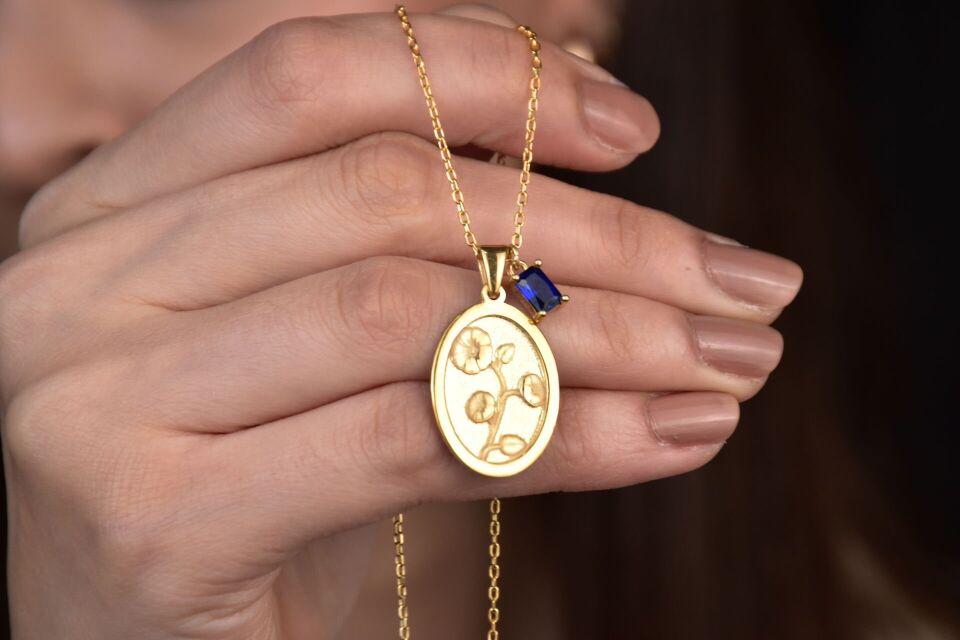 3D  Doğum Çiçeği Kabartmalı Oval Kolye – 925 Ayar Gümüş, Altın Kaplama Zarafet Gümüş - Silver