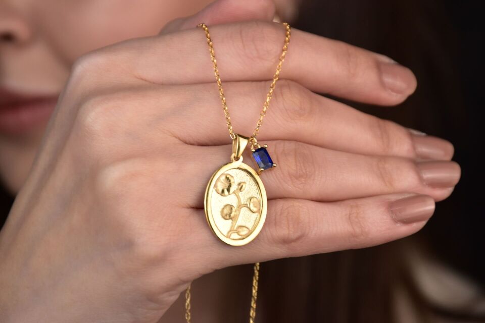 3D  Doğum Çiçeği Kabartmalı Oval Kolye – 925 Ayar Gümüş, Altın Kaplama Zarafet Gümüş - Silver