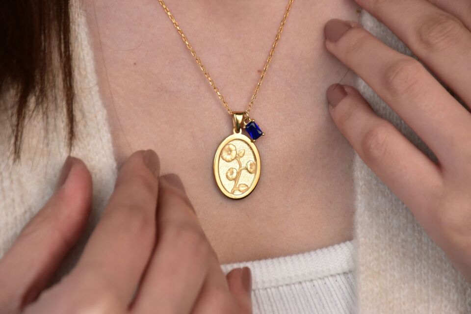 3D  Doğum Çiçeği Kabartmalı Oval Kolye – 925 Ayar Gümüş, Altın Kaplama Zarafet Rose Altın 