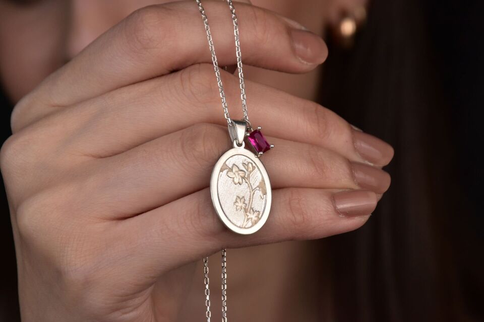 3D  Doğum Çiçeği Kabartmalı Oval Kolye – 925 Ayar Gümüş, Altın Kaplama Zarafet Rose Altın 