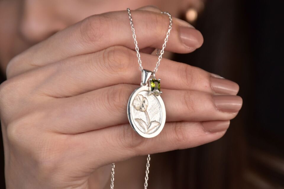 3D  Doğum Çiçeği Kabartmalı Oval Kolye – 925 Ayar Gümüş, Altın Kaplama Zarafet Rose Altın 