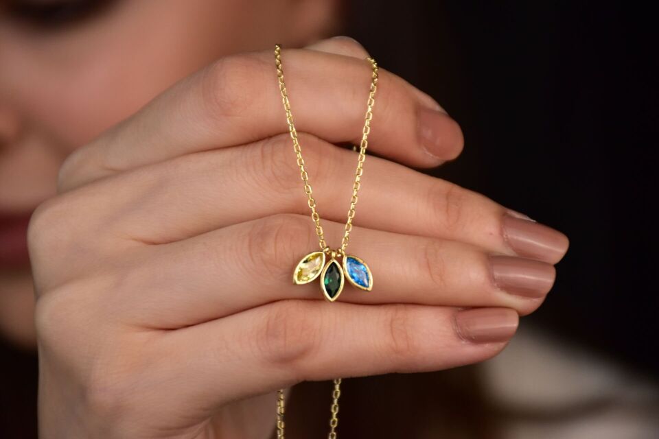 Sıralı Badem Kolye – 925 Ayar Gümüş, Kişiye Özel ve Anlamlı Takı 1 Doğum taşı