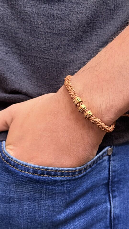 Gümüş Halkalı Yazılı Örgü Deri Erkek Bileklik – Karizmatik ve Anlamlı Erkek Takı Modeli 4 Halka