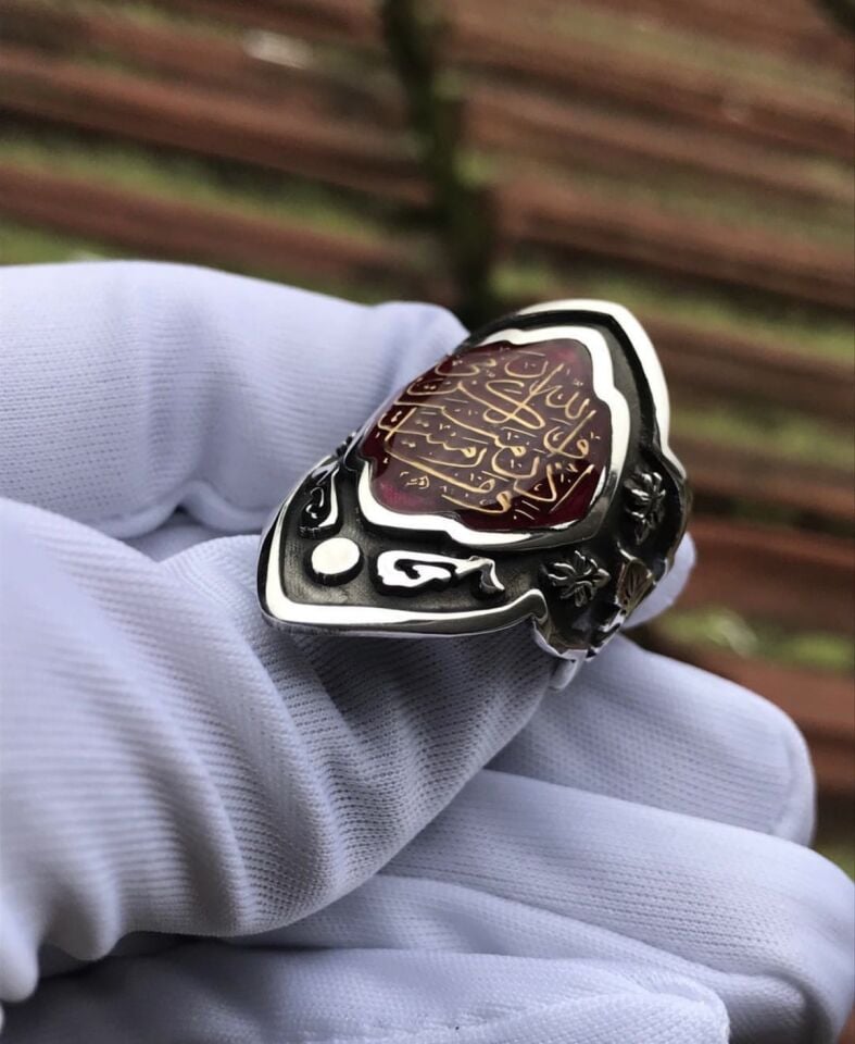 Kişiselleştirilebilir Yazılı Gümüş Zihgir Yüzük - Kırmızı Mine Kaplama