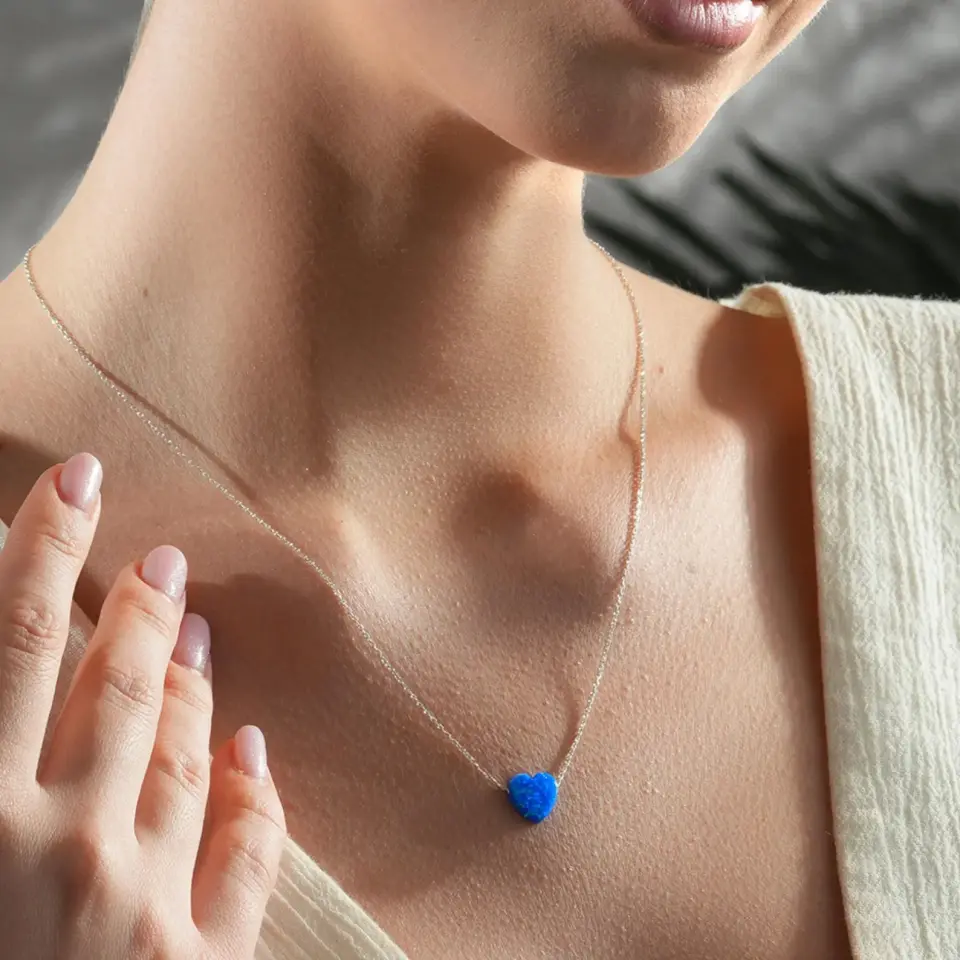 Opal Taşlı Kalp Kolye – 925 Gümüş Zarif Kadın Kolyesi, 14x12 mm Mavi Opal, Aşkın ve Işığın Simgesi, Kasım İndirimleri