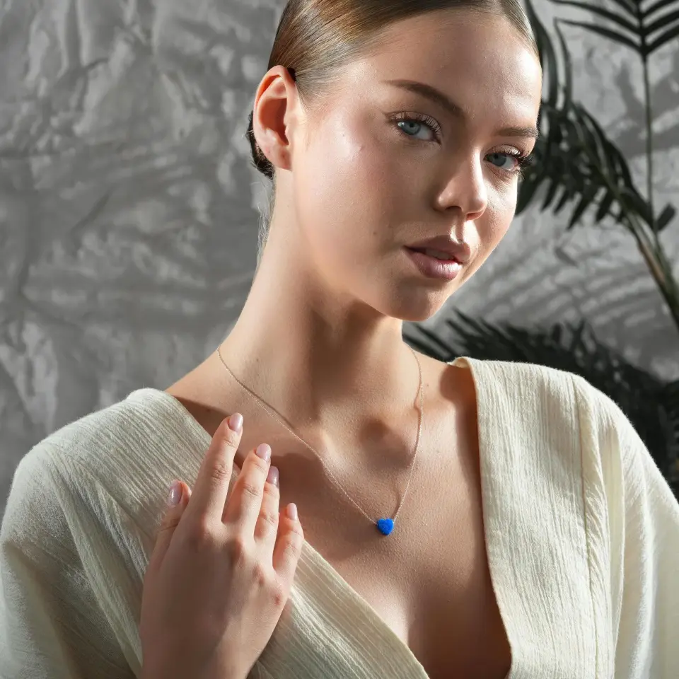 Opal Taşlı Kalp Kolye – 925 Gümüş Zarif Kadın Kolyesi, 14x12 mm Mavi Opal, Aşkın ve Işığın Simgesi, Kasım İndirimleri