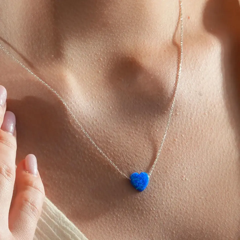 Opal Taşlı Kalp Kolye – 925 Gümüş Zarif Kadın Kolyesi, 14x12 mm Mavi Opal, Aşkın ve Işığın Simgesi, Kasım İndirimleri