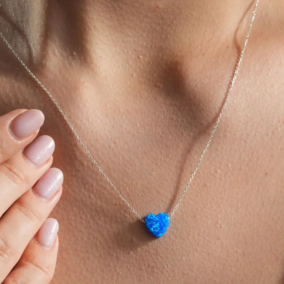 Opal Taşlı Kalp Kolye – 925 Gümüş Zarif Kadın Kolyesi, 14x12 mm Mavi Opal, Aşkın ve Işığın Simgesi, Kasım İndirimleri