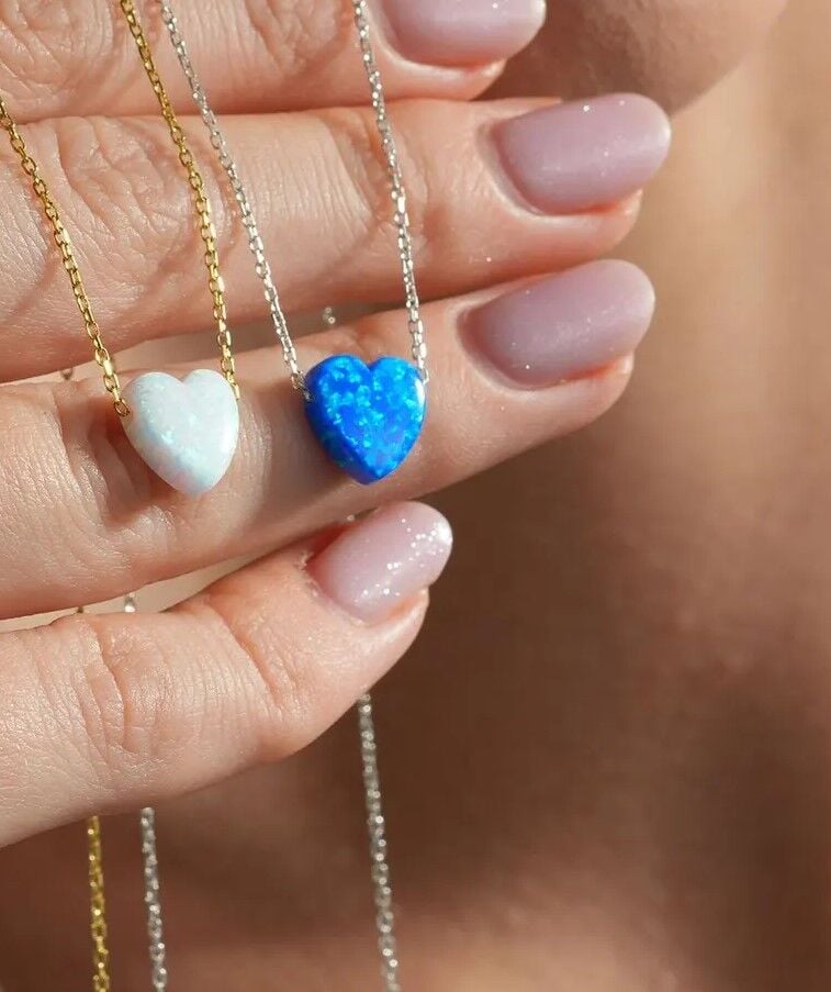 Opal Taşlı Kalp Kolye – 925 Gümüş Zarif Kadın Kolyesi, 14x12 mm Mavi Opal, Aşkın ve Işığın Simgesi, Kasım İndirimleri