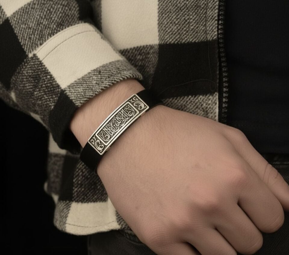 Kişiselleştirilebilir Gümüş Plaka Deri Bileklik - Arapça Yazılı Özel Tasarım