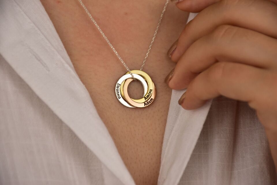 Kişiselleştirilebilir İç İçe Geçmiş Halka Kolye 7 Halka