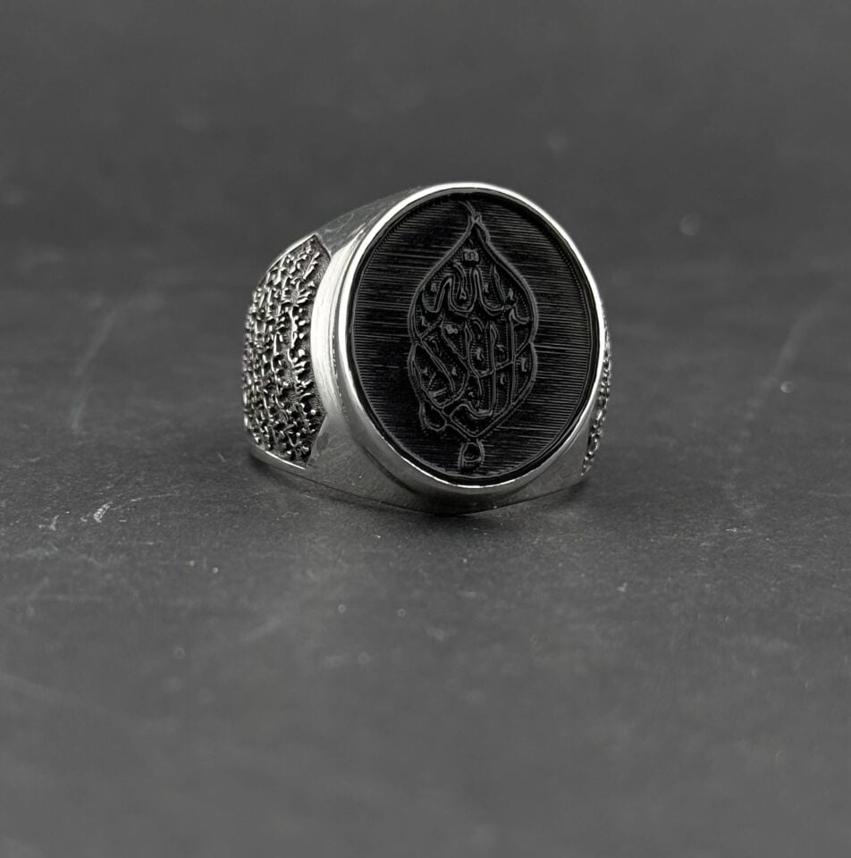 925 Ayar Gümüş Onyx Taşlı Hat Yazılı Erkek Yüzük – Kişiye Özel İslami Yazı Seçenekli