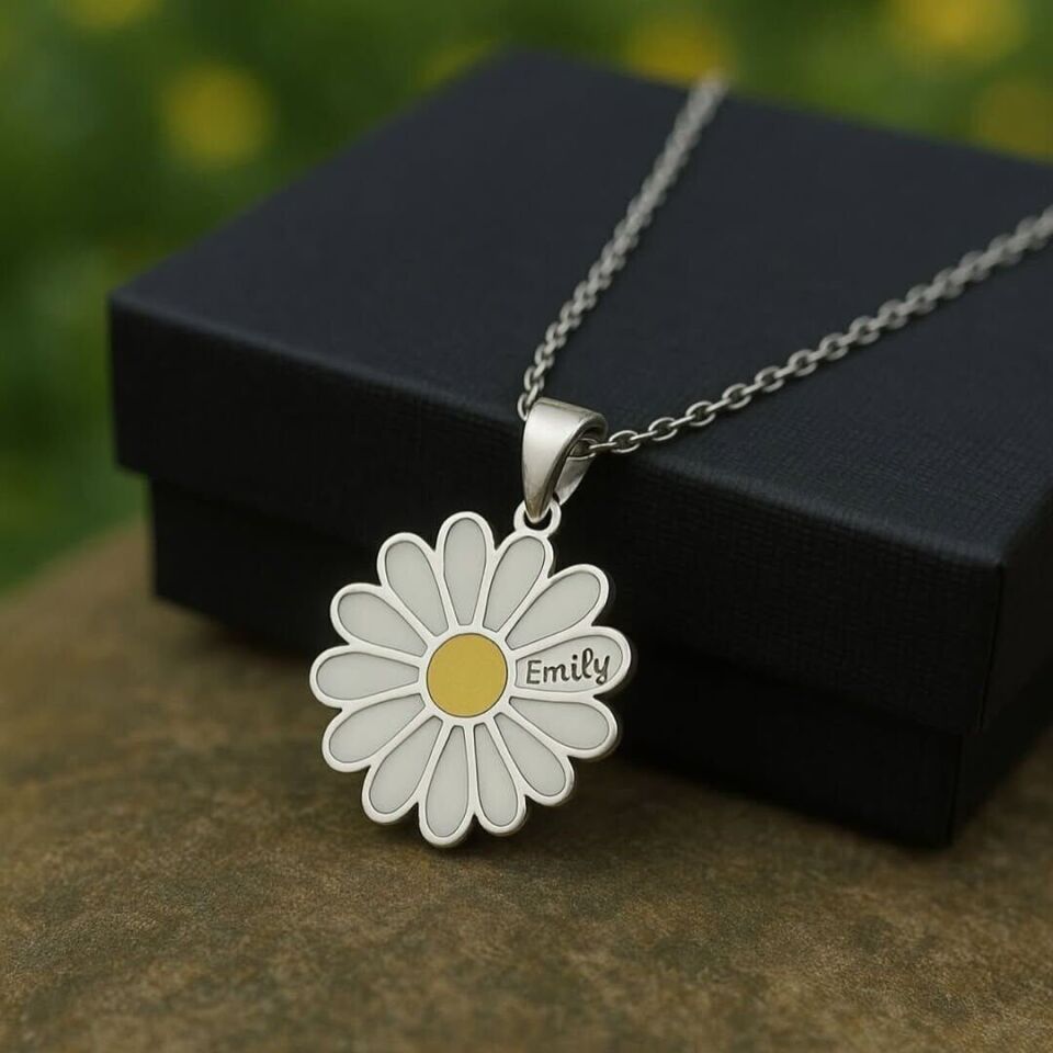 Sevgiliye Özel Fotoğraflı Açılır Papatya Kolye - İsme Özel Tasarım