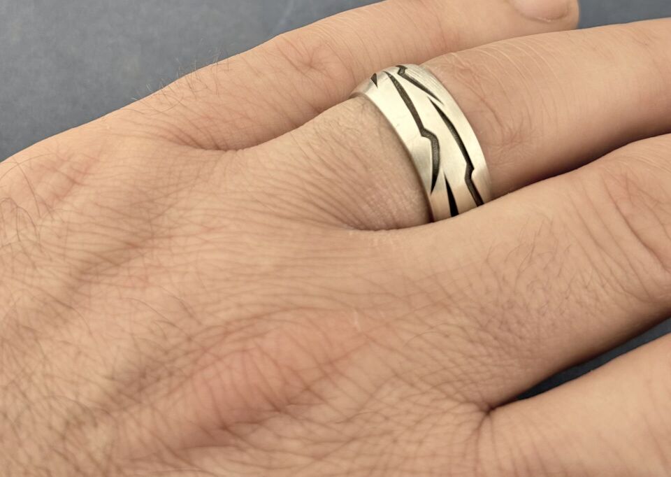 Motosiklet Ruhunu Yansıtan Şık ve Maskülen Gümüş Yüzük 8