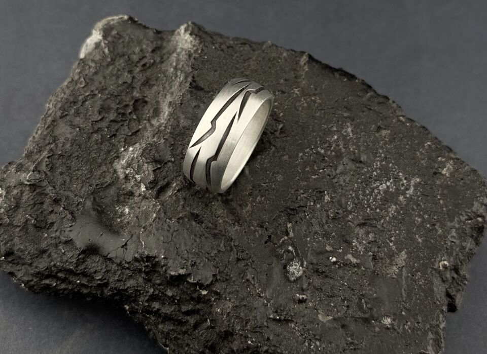 Motosiklet Ruhunu Yansıtan Şık ve Maskülen Gümüş Yüzük 22