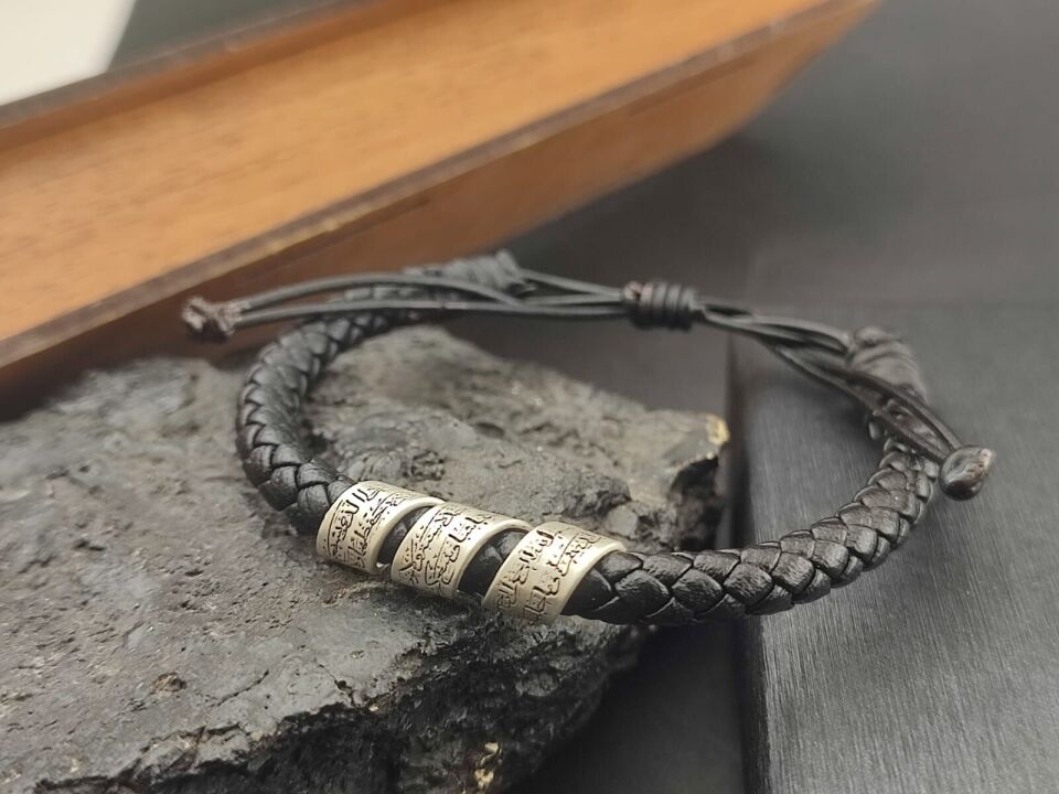 Ayetel Kürsi Yazılı Gümüş Plakalı Deri Örgülü Bileklik – Kadın ve Erkekler İçin Manevi ve Şık Tasarım 20cm - Gümüş - Silver