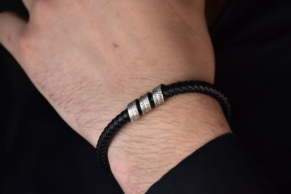 Ayetel Kürsi Yazılı Gümüş Plakalı Deri Örgülü Bileklik – Kadın ve Erkekler İçin Manevi ve Şık Tasarım 23cm - Gümüş - Silver