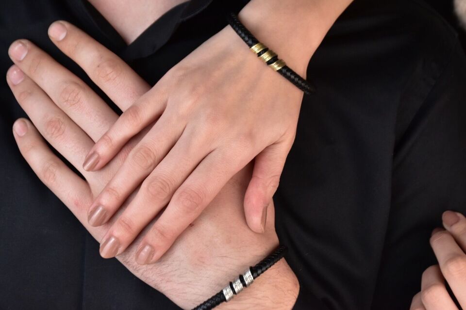 Ayetel Kürsi Yazılı Gümüş Plakalı Deri Örgülü Bileklik – Kadın ve Erkekler İçin Manevi ve Şık Tasarım 18cm - Sarı Altın 