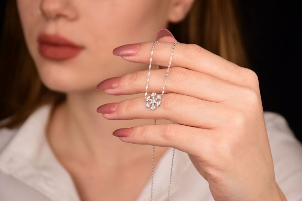 Zarif Gümüş Kar Tanesi Kolye – 925 Ayar Gümüş Kadınlar İçin Işıltılı Şıklık 60 cm - Rose Altın 