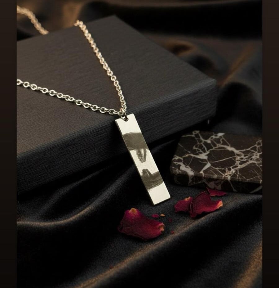 Kişiye Özel Bakış Kolyesi – Fotoğraftan Özel Tasarım Göz Gravür Kolye – Bakır Üzeri Özel İşleme – Hediyelik Özel Tasarım Kolye