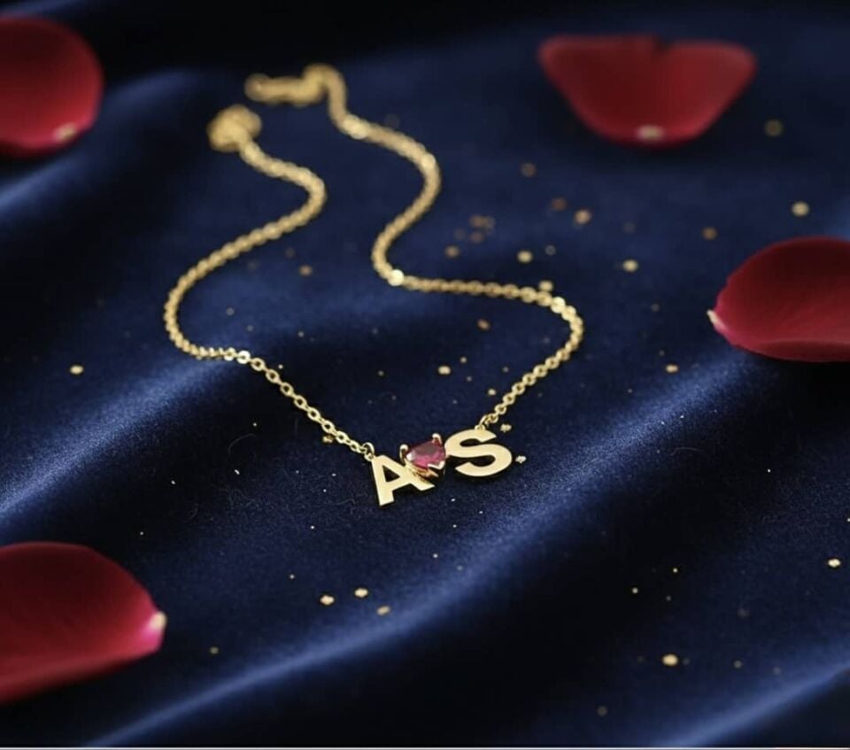 Sevgiliye Özel Baş Harfli Kolye - Şık Tasarım Kalpli Harf Kolye