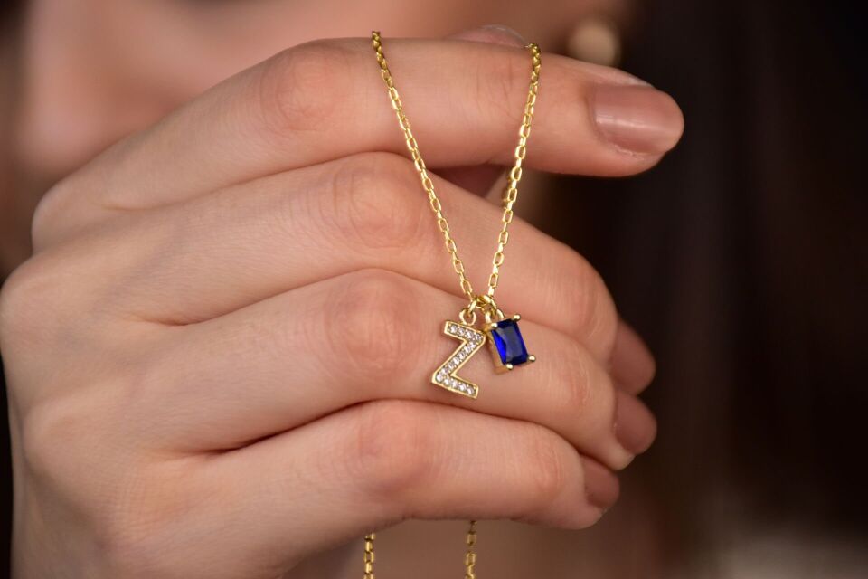 Doğum Taşlı Harfli Kolye – Sevginizi Zarafetle İfade Edin Kasım