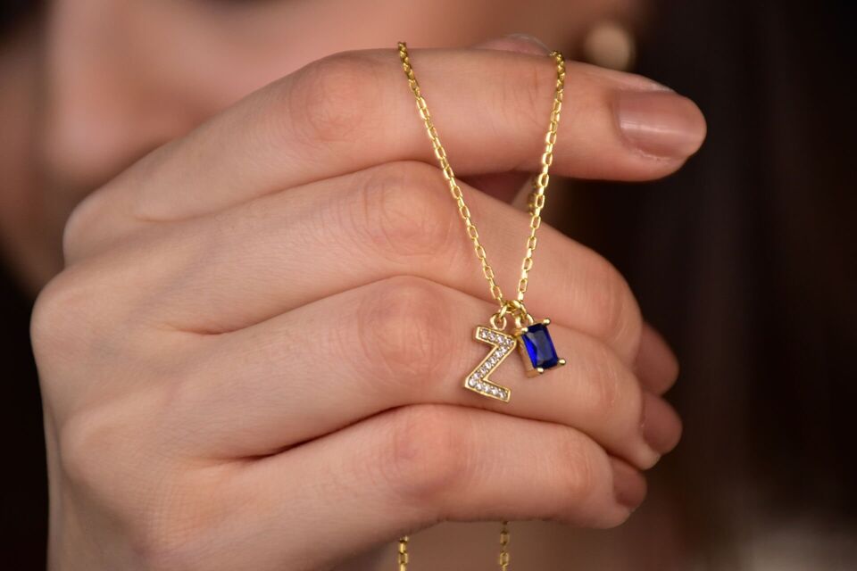 Doğum Taşlı Harfli Kolye – Sevginizi Zarafetle İfade Edin Kasım