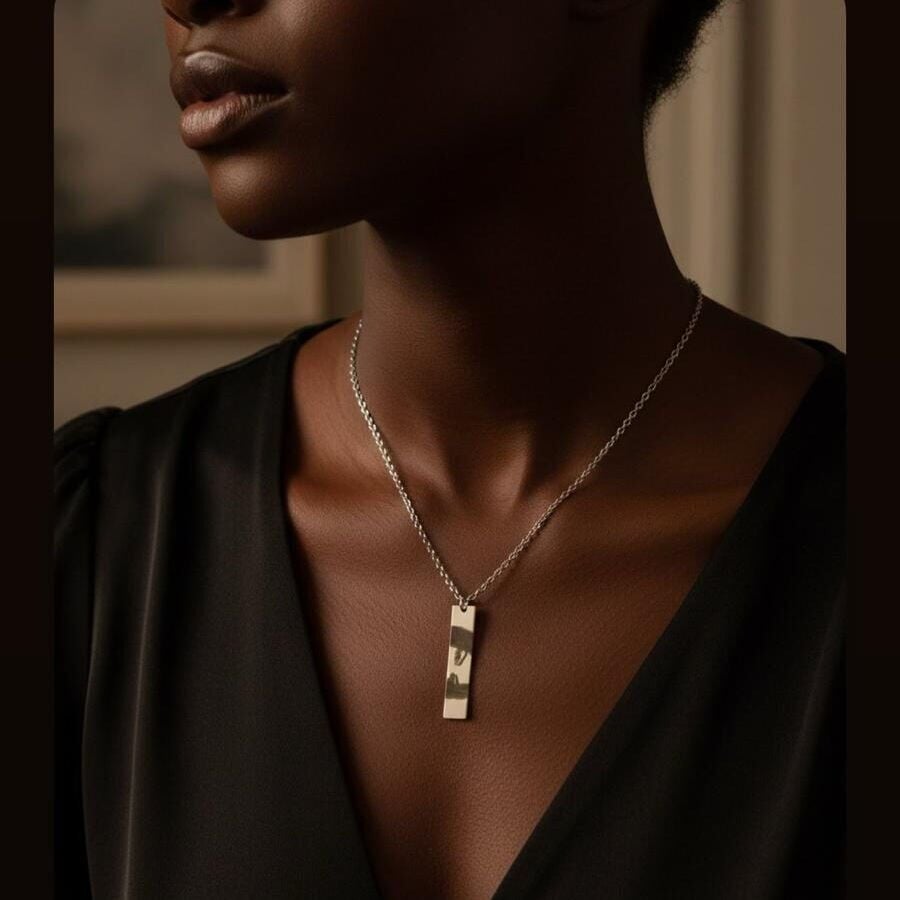 Aşkın En Derin İfadesi: Kişiye Özel Göz Bakışı Kolyesi