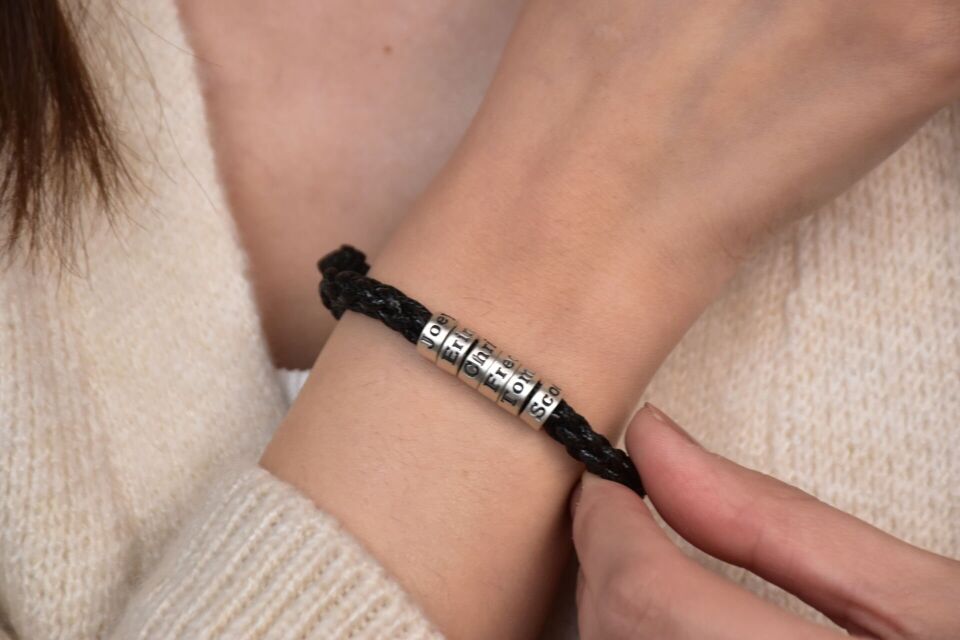 Gümüş Halka Detaylı Siyah El Örmesi Bileklik – Kadınlara Özel Şık ve Anlamlı Tasarım 3 Halka  - Sarı Altın 